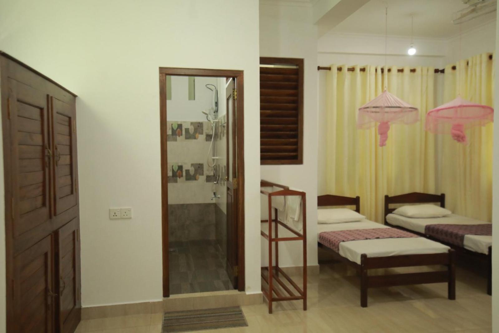קנדי Renuka Inn מראה חיצוני תמונה