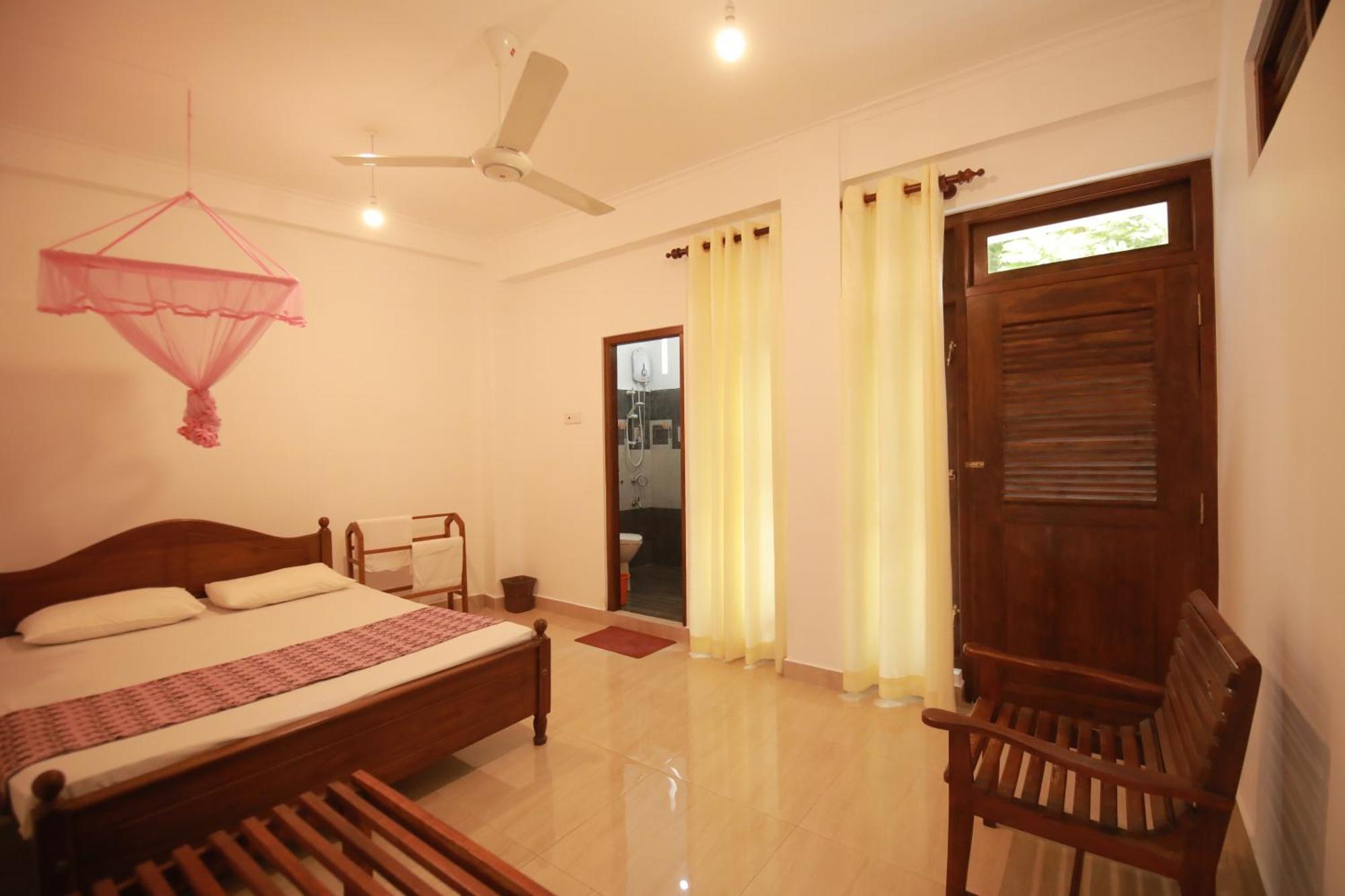 קנדי Renuka Inn מראה חיצוני תמונה
