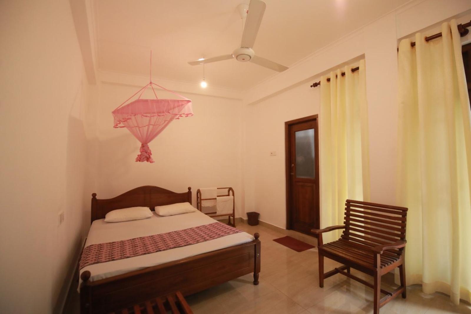 קנדי Renuka Inn מראה חיצוני תמונה